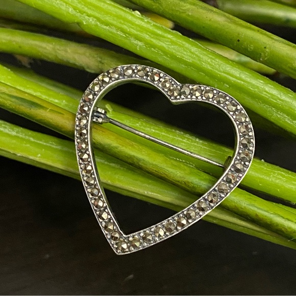 Vintage Signed 925 A Sterling Silver Marcasite Heart-shaped Love Brooch - Picture 1 of 9